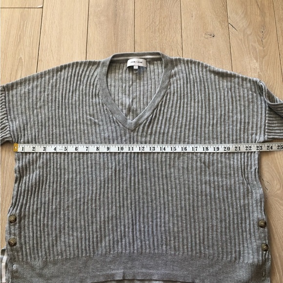 John + Jenn V Neck Ribbed Light Sweater in Grey Size L - Picture 5 of 9
